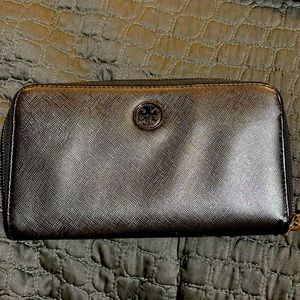 Tory Burch wallet in silver